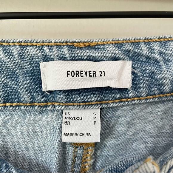 Forever 21 Pleated Light Wash Straight Leg Jeans - Picture 8 of 9